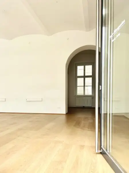 Ein Juwel mitten in der Fußgängerzone freut sich auf eine(n) attraktive(n) Mieter(in)!