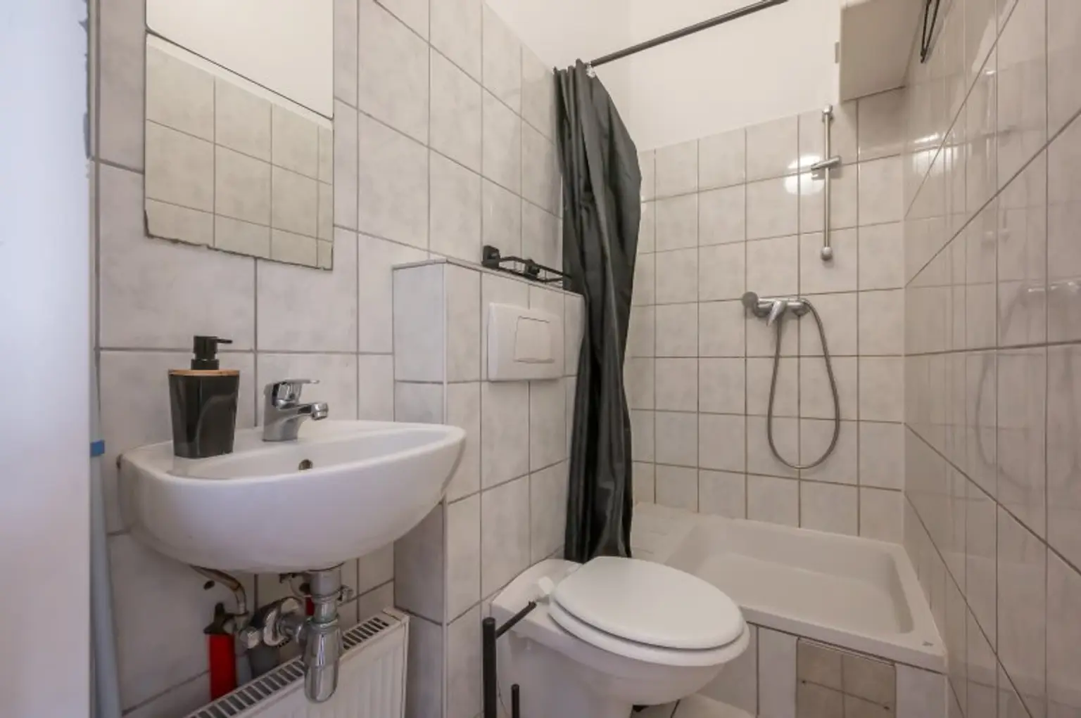 ++KLNB121++ sanierungsbedürftige 2-Zimmer-Wohnung in sehr guter Lage! - Airbnb