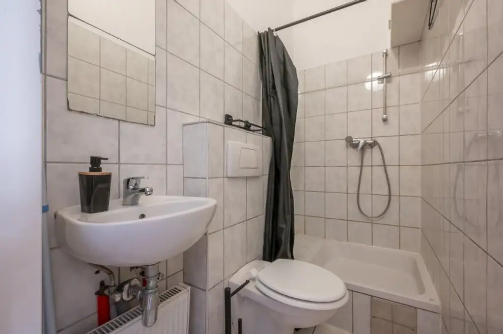 ++KLNB121++ sanierungsbedürftige 2-Zimmer-Wohnung in sehr guter Lage! - Airbnb