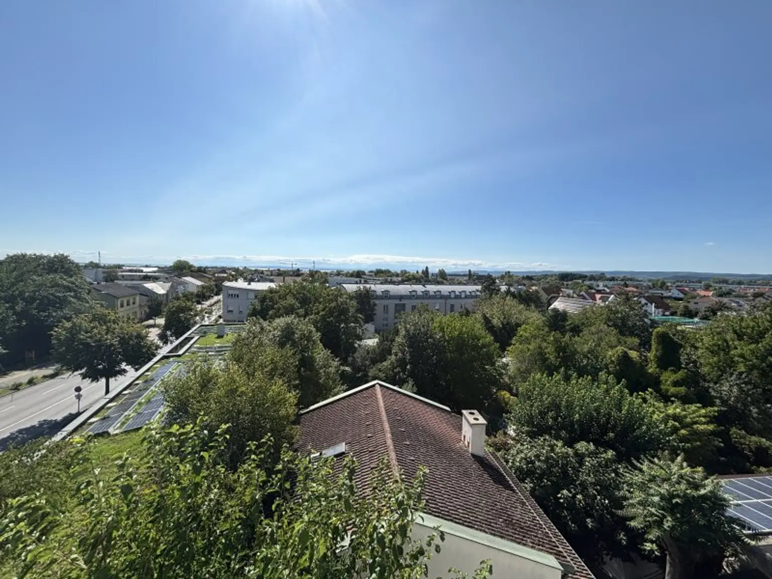 Exklusive Erstbezugs-Dachgeschosswohnung mit Loggia & Seeblick in zentraler Lage von Neusiedl