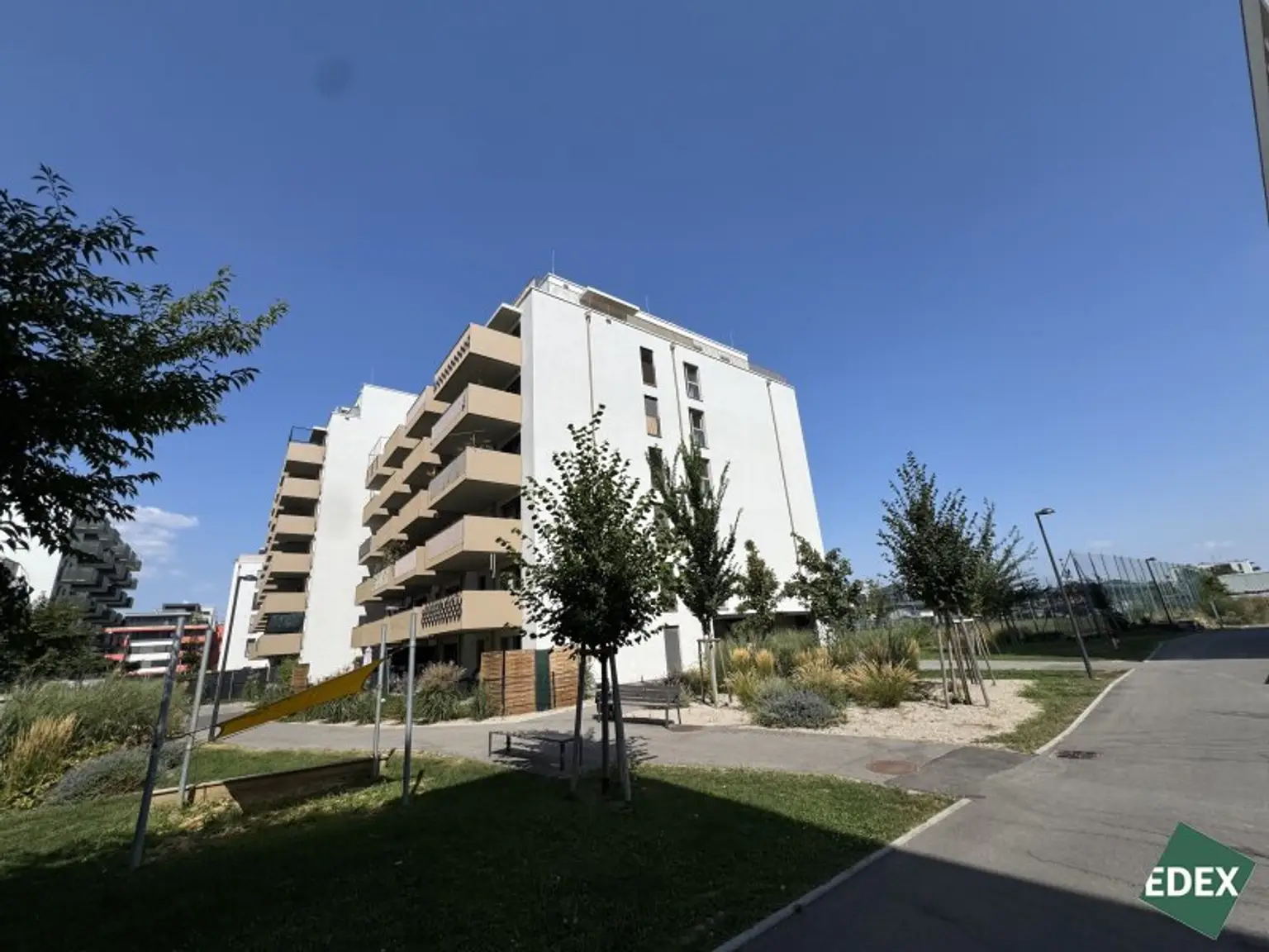 Moderne 2-Zimmer-Wohnung mit Balkon nahe U1 Rennbahnweg ab November