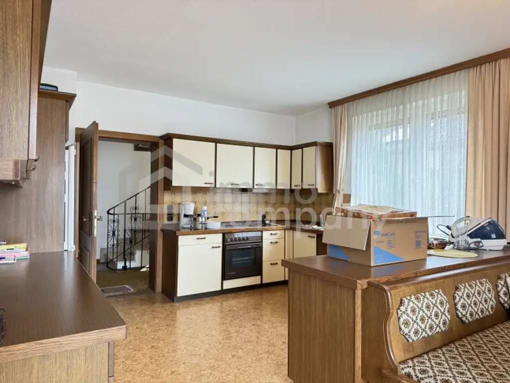 Charmantes Großzügiges Haus in Oberndorf mit 2 Wohneinheiten.