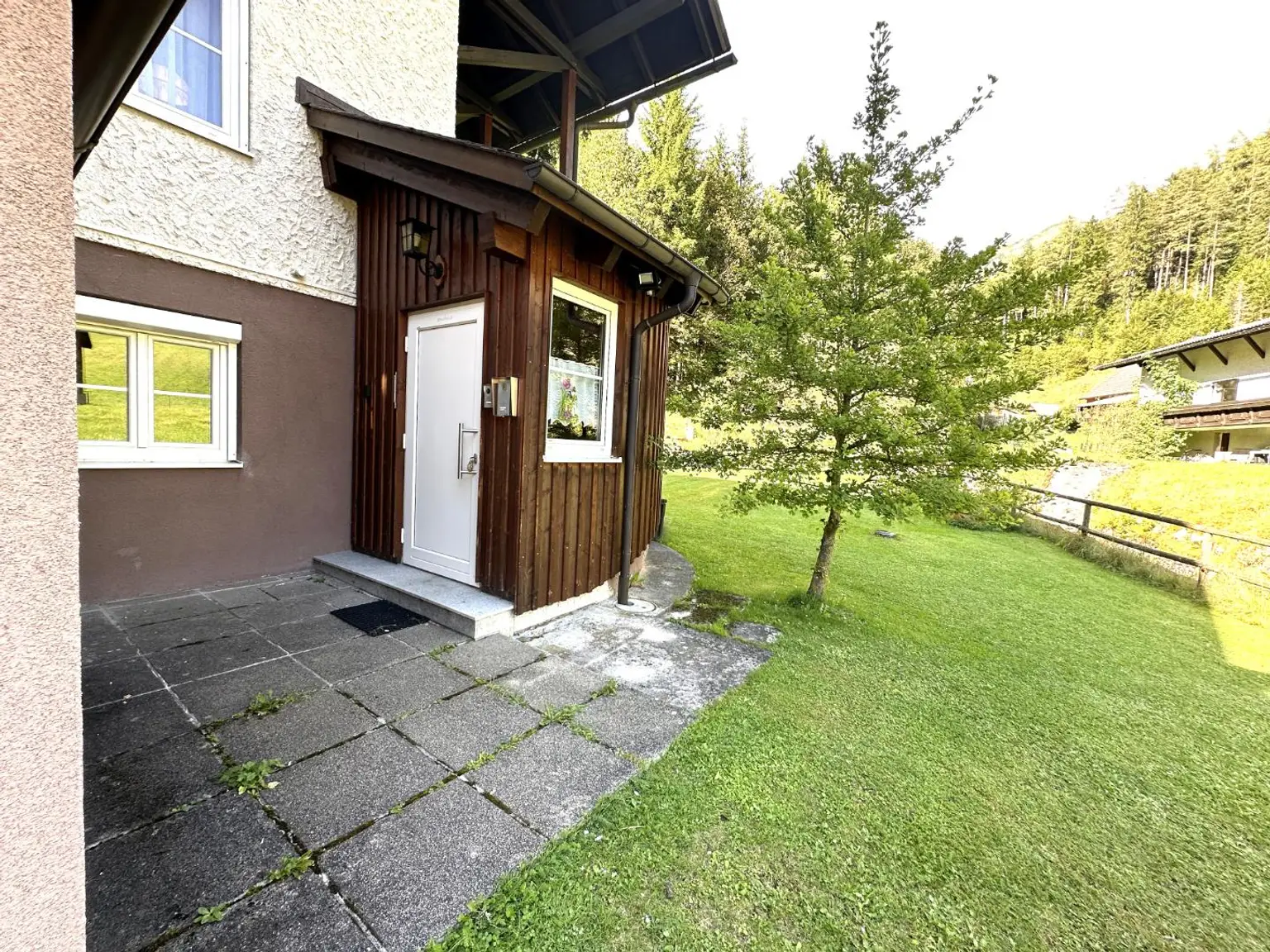 ***Idyllisches Ein- bis Zweifamilienhaus – Natur pur und sofort beziehbar !***