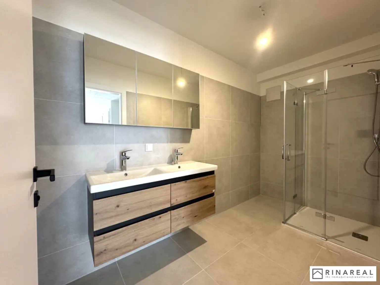 Traumhafte 3 Zimmer Gartenwohnung | Blumengasse - ERSTBEZUG | ca. 23 m² Terrasse & ung.150 m² Eigengarten | zzgl. Tiefgaragenstellplatz | Top D4
