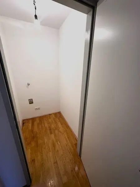 U3-NÄHE, LORYSTRASSE, sonnige 74 m2 Neubau mit 8 m2 Balkon, 2 Zimmer, Wohnküche, Wannenbad, Garage möglich, 3. Liftstock