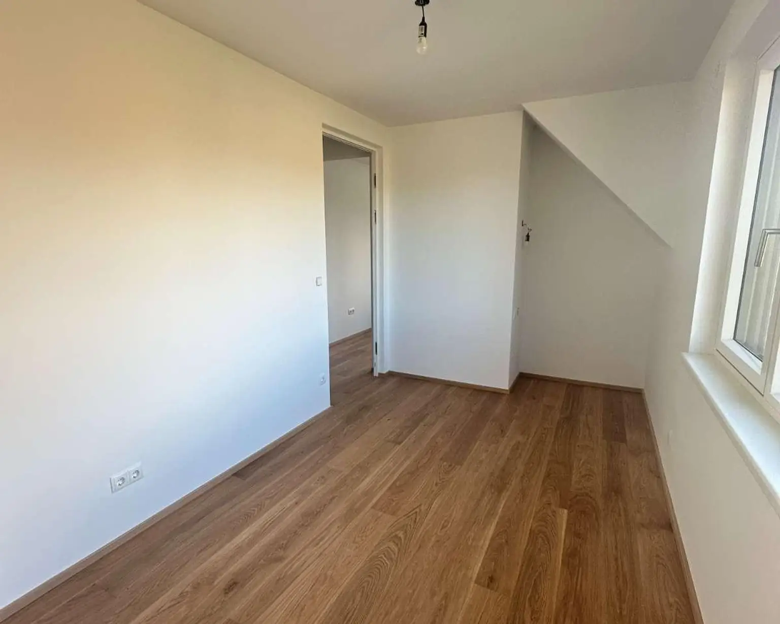 "Nur noch eine Einheit! Luxus-Doppelhaus mit Tiefgarage, Keller, Dachterrasse & Smart-Home - auf Eigengrund!"</"