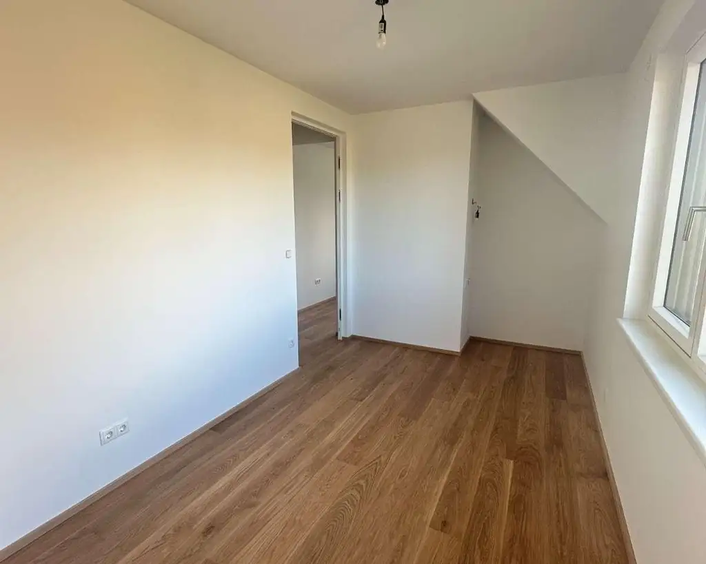 "Nur noch eine Einheit! Luxus-Doppelhaus mit Tiefgarage, Keller, Dachterrasse & Smart-Home - auf Eigengrund!"</"