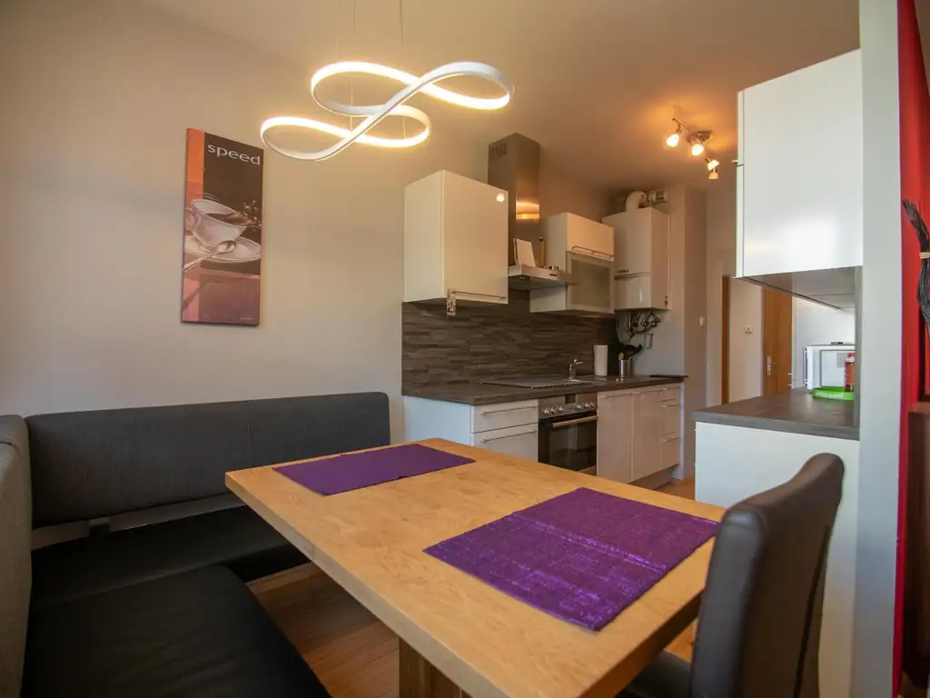 Schöne sanierte 2 Zimmer Wohnung in guter Lage