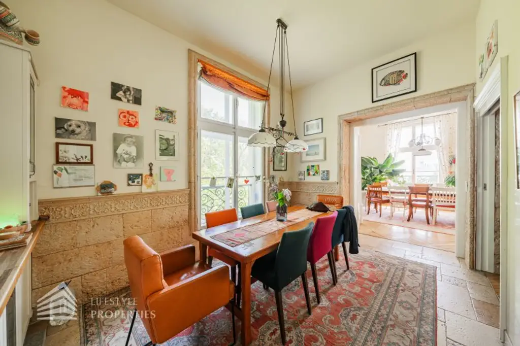 Luxuriöser 14- Zimmer Wohntraum mit Dachterrasse und Pool, Nähe Wilhelminenschloss