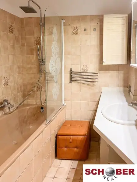 Nahe Stadtgrenze Baden - Doppelhaushälfte mit Renovierungsbedarf