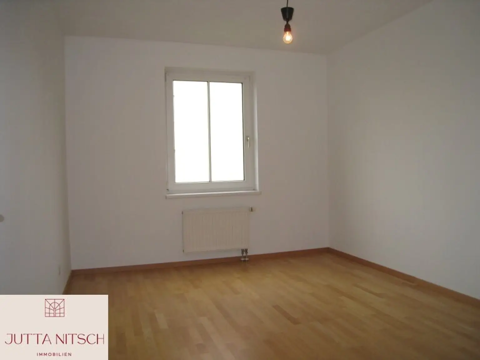 Gut geschnittene 3-Zimmerwohnung mit Loggia und Parkplatz - Wiener Neudorf