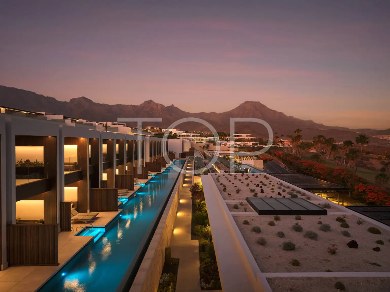 Corales Villas Night