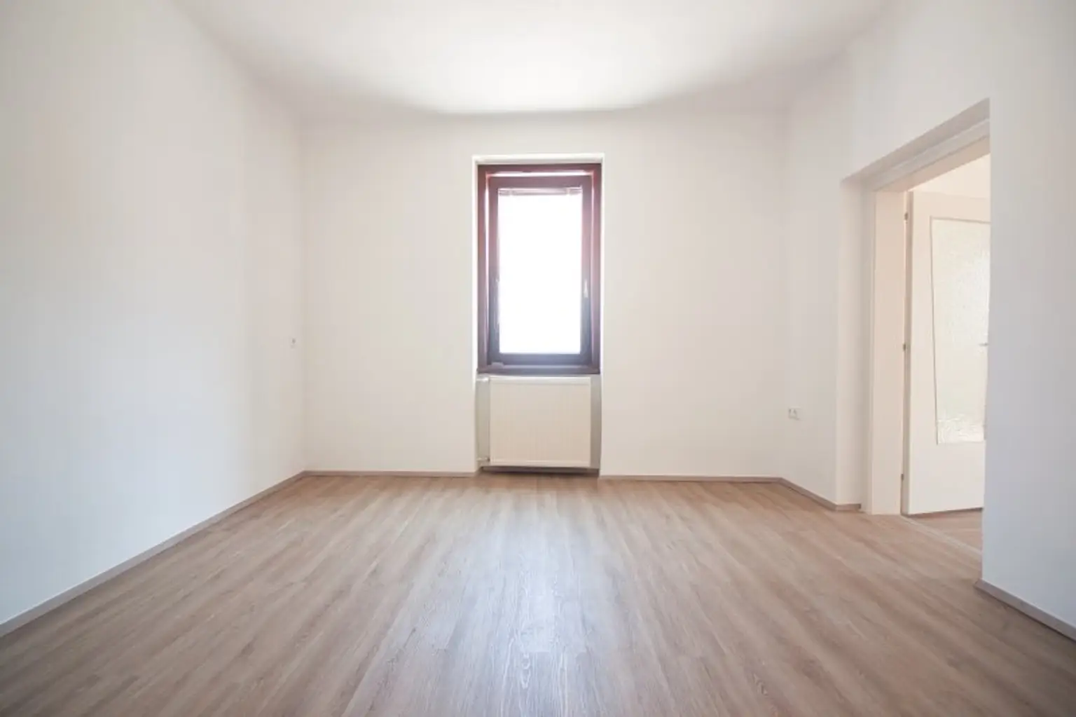 Gepflegtes, charmantes Haus im schönen Fischamend | ca. 122 m² Wohnfläche auf einer Ebene | 5 Zimmer | Garten & Garage