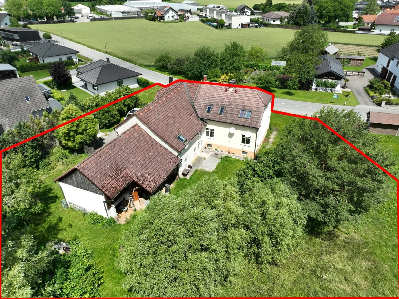 an einer Nebenstraße gelegen