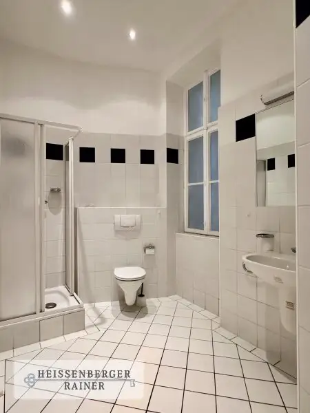 BELETAGE IN ALTHIETZING /// UNTER ST. VEIT /// GROSSZÜGIGE ALTBAUWOHNUNG
