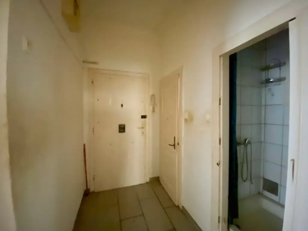 3 Zimmer-Wohnung ZUM SANIEREN, HELL und RUHIG!