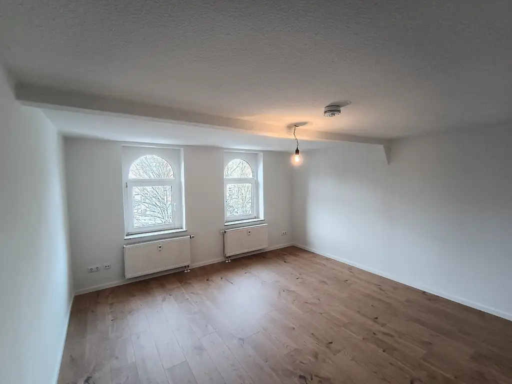 Kernsaniertes Dachgeschoss mit Spitzboden – 3 Zimmer, ca. 74 m²