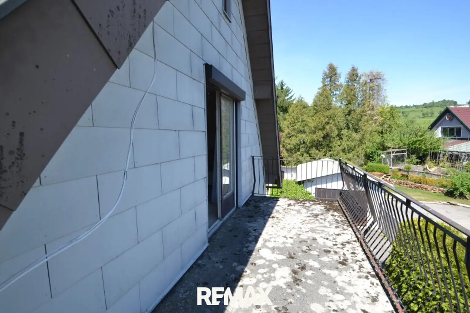 Terrasse mit Blick in den Garten