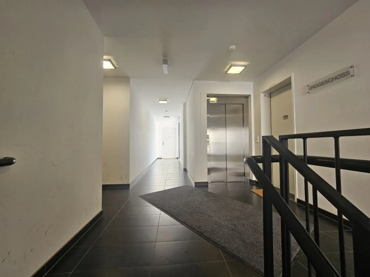 NEUWALDEGG - Gepflegter Neubau mit Balkon