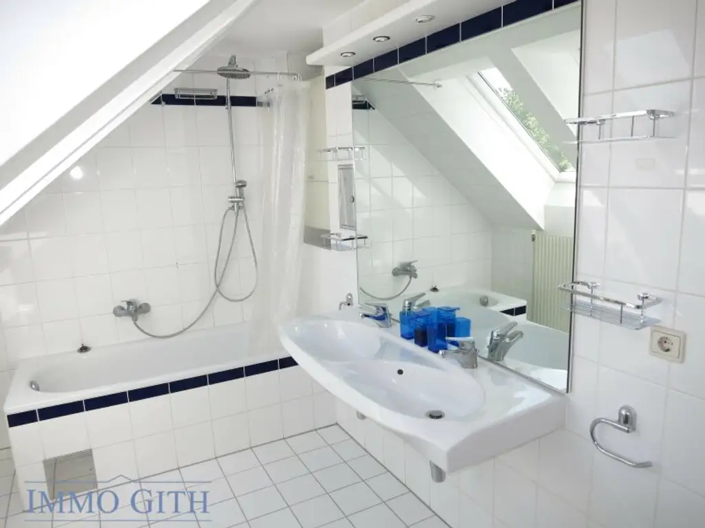 PROVISIONSFREI: PENTHOUSE MIT TERRASSE, LIFT UND KLIMA-ANLAGE IN HIETZINGER VILLA!