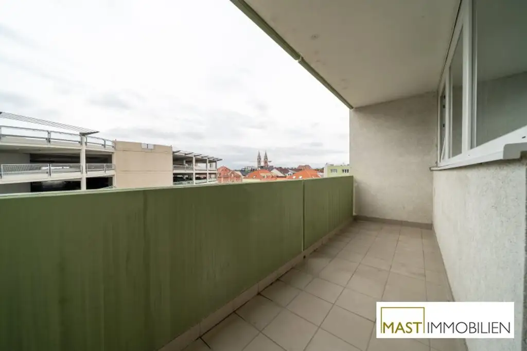 Zur Gänze sanierte 3 Zimmer-Wohnung mit großzügiger Loggia & Fernblick – Spitalgasse 1, Wiener Neustadt