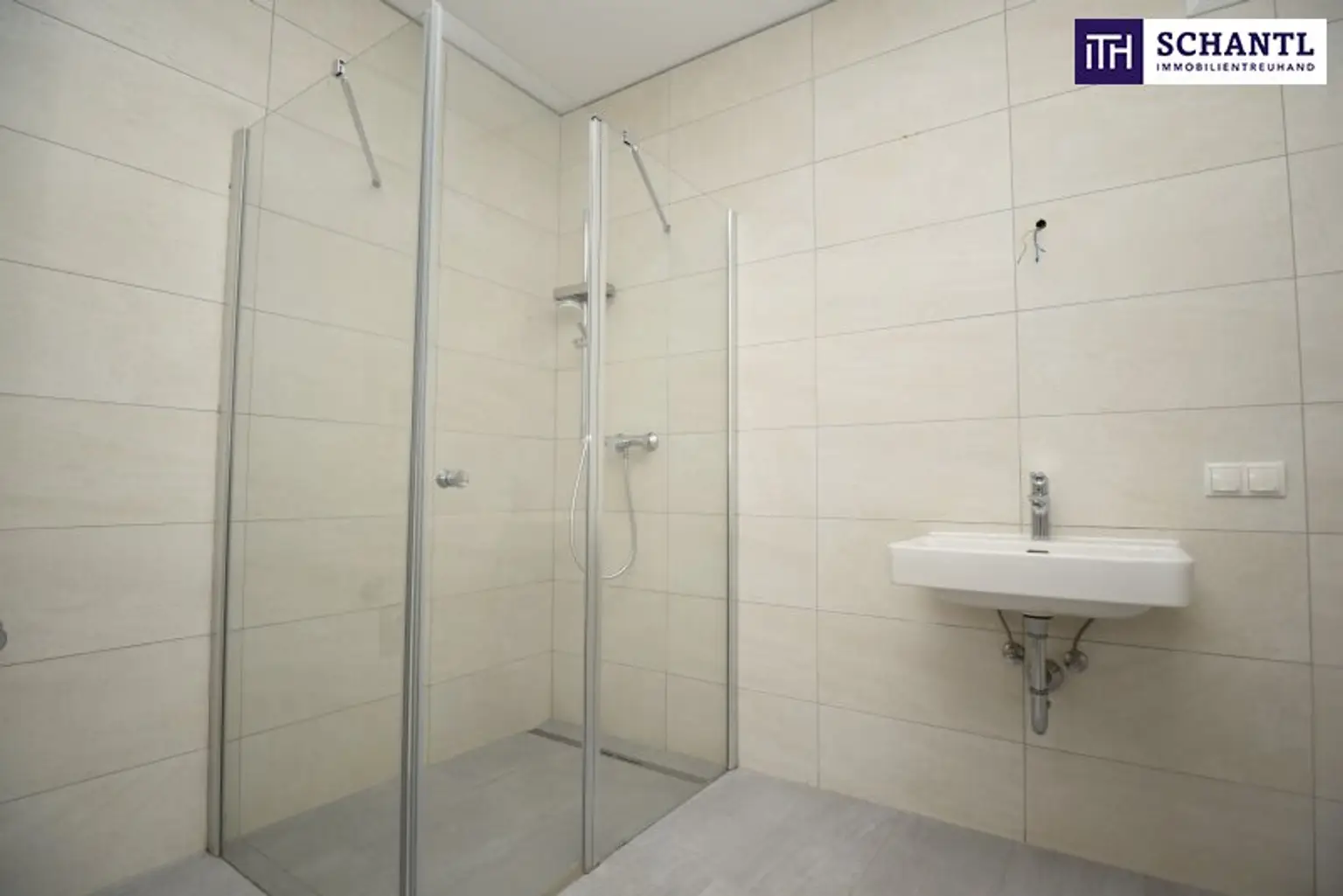 RIESIGE DACHTERRASSE + HOCHWERTIGE AUSSTATTUNG + SÜD/WEST Ausrichtung + Tiefgarage! Nur 7 Min. von Graz entfernt!