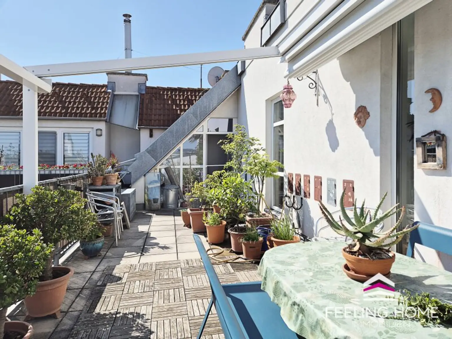 SPEKTAKULÄR! DG-Maisonette mit 5,20m Deckenhöhe & traumhafter Galerie – Wohnen wie im Loft mit großer Terrasse!