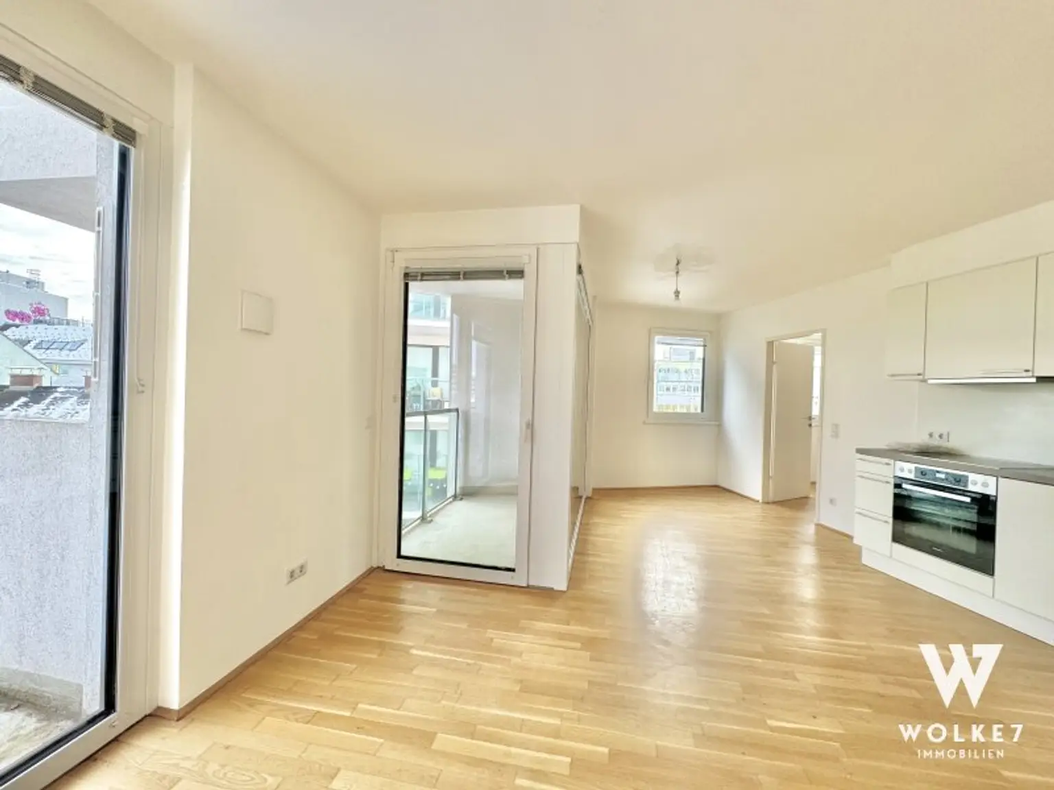 Wunderschöne 2 Zimmer mit 2 Aussenflächen | Ruhig & hell | gut aufgeteilt | U1 Kagraner Platz