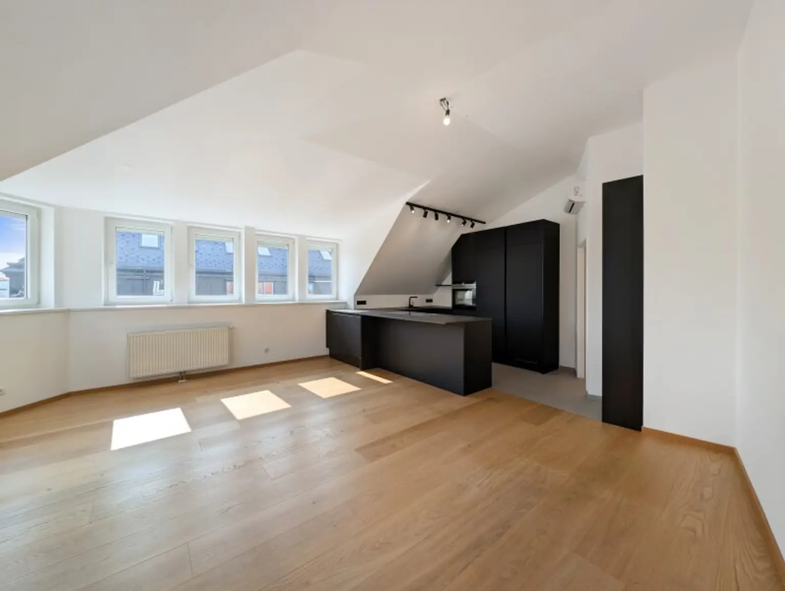 ++NEU++ Fantastische 3-Zimmer Dachgeschosswohnung mit großer Dachterrasse!