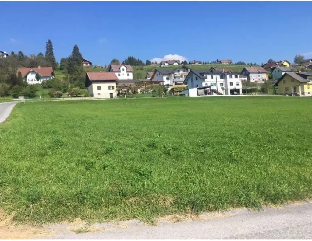 Voll aufgeschlossenes Baugrundstück in sonniger Lage in Stallhofen - 854 m²