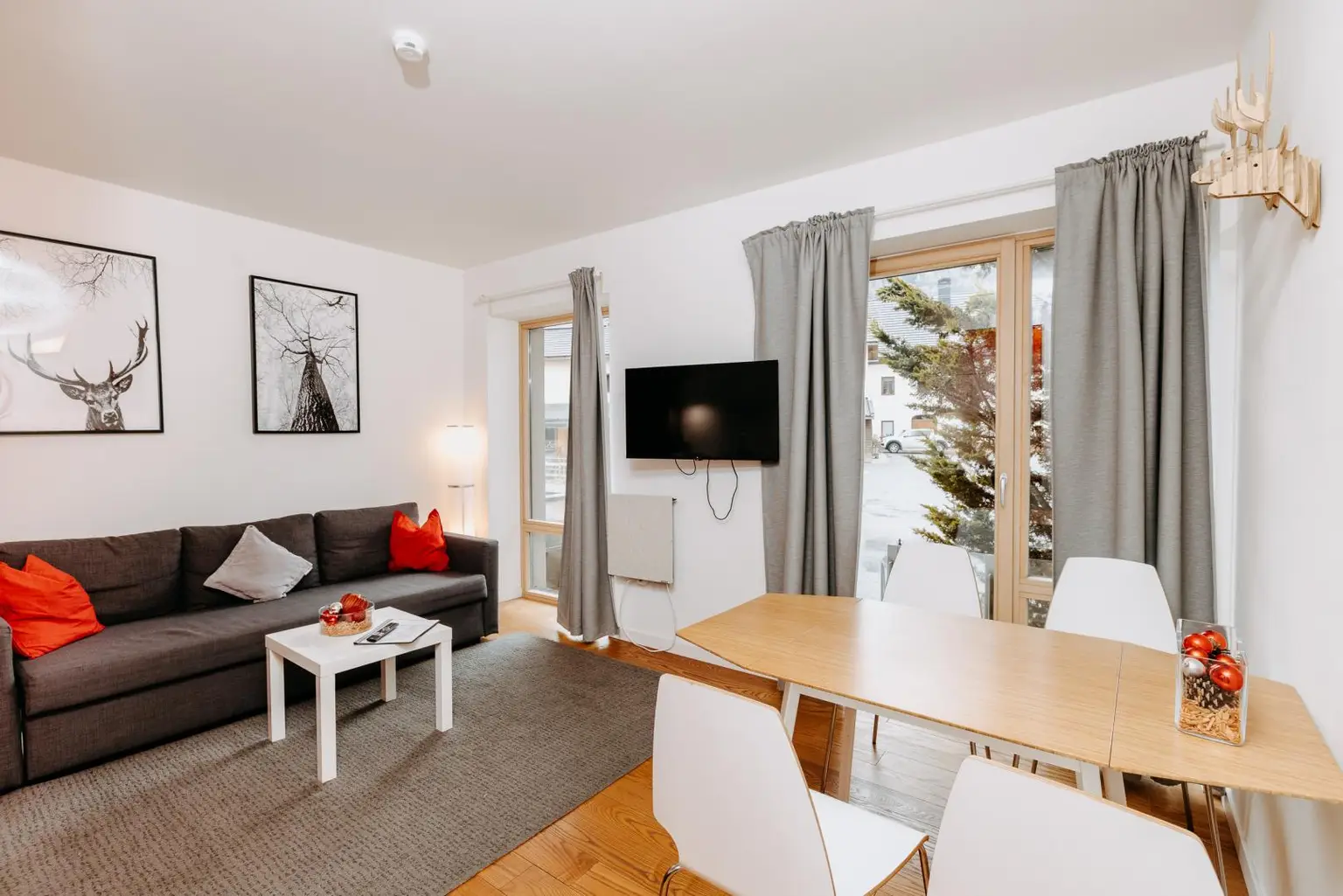 Esstisch im Wohnbereich im EG