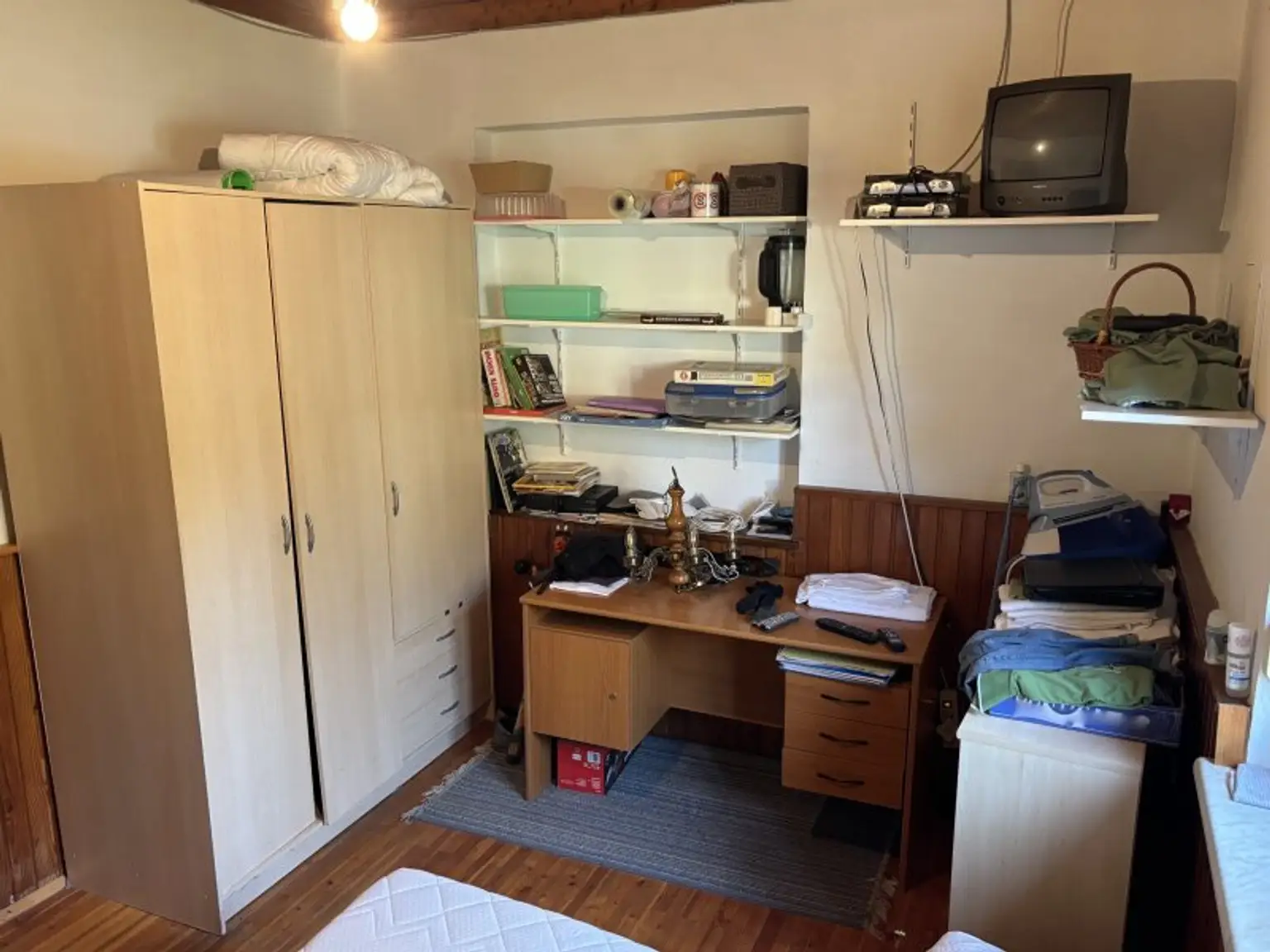 ** LEGENDE IN DER WEINIDYLLE ** D. Ehrensdorf !! Gepflegtes Haus mit ca. 245 m2 Nfl. in gediegener Ortsrandlage - Hauptwohnsitz möglich !!