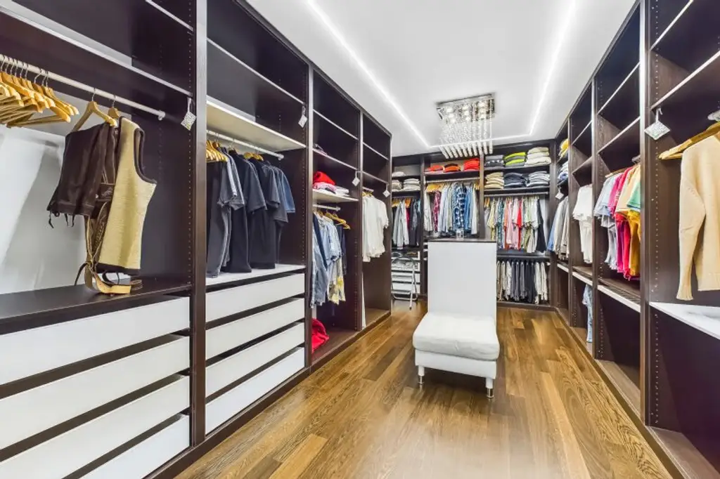 Exklusive Villa mit Indoor- & Outdoor-Pool, Smart-Home-Ausstattung und durchdachtem Raumkonzept