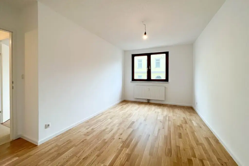 3-Zimmer-Wohnung mit Loggia in ruhiger Hoflage – saniert & sofort bezugsbereit