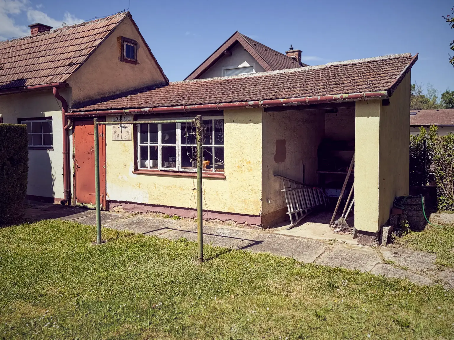 Bestand revitalisieren oder neu durchstarten ? 861 m² Grundstück mit Entwicklungspotenzial!