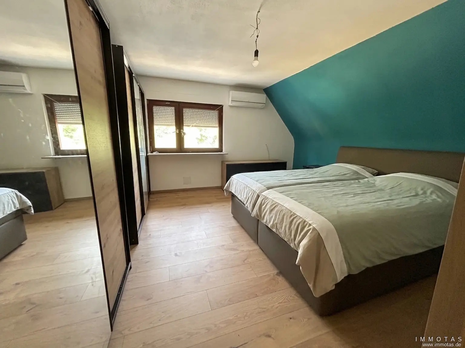 Schlafzimmer DG