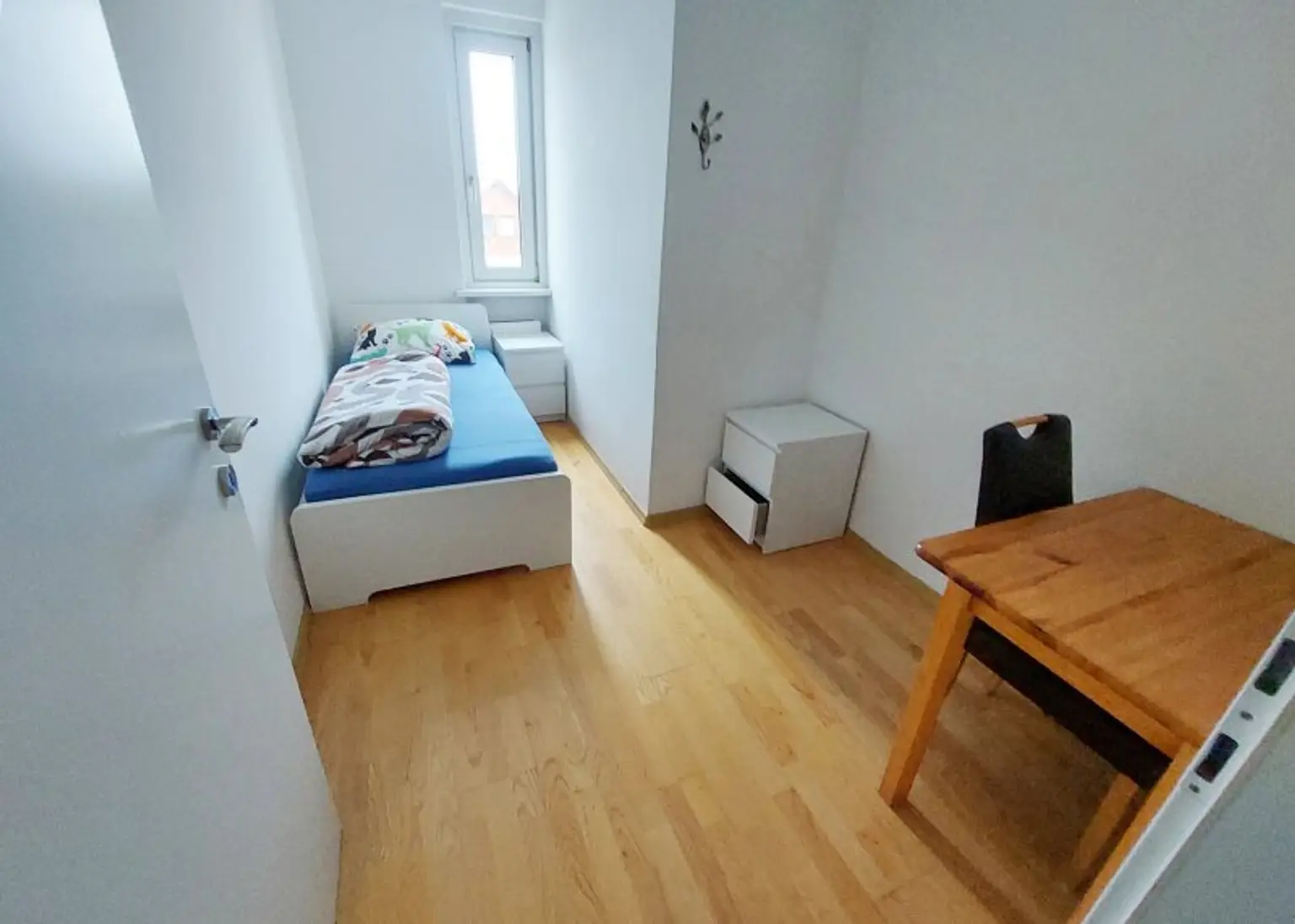 145 m² möblierte 5-Zimmer-Dachterrassenwohnung mit Untervermietrecht bzw. als WG / Arbeiterquartier