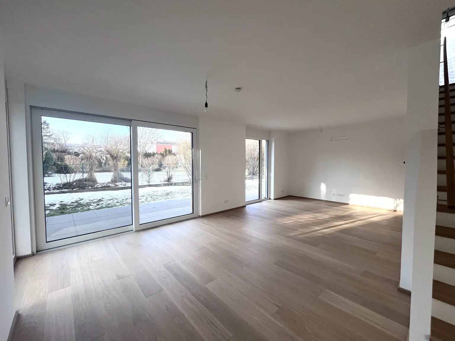 Erstbezug !!! Traumhafte Doppelhaushälfte -  mit 5 Zimmern, Garten, Wohnkeller und Stellplätzen!