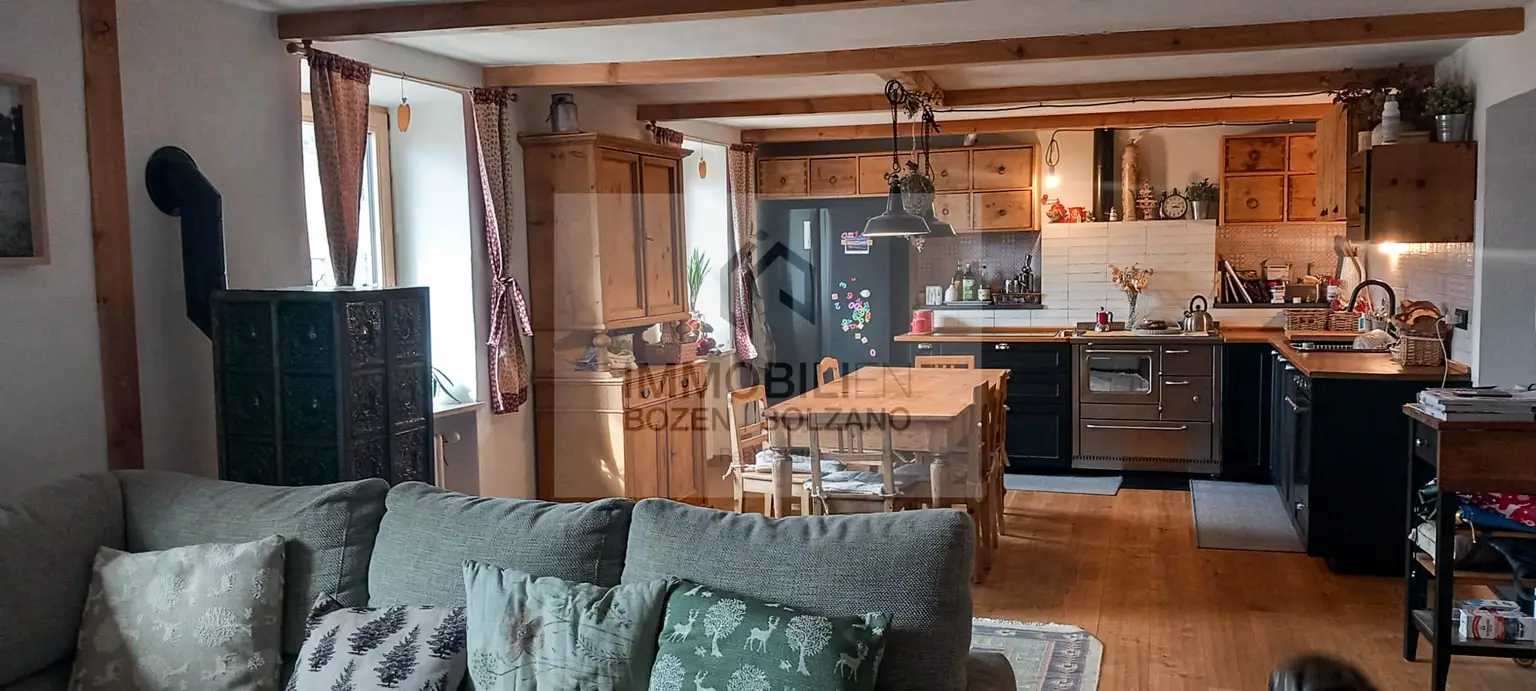 Schöne, renovierte Wohnung in einem alten Bauernhaus, in Ruffrè zu verkaufen