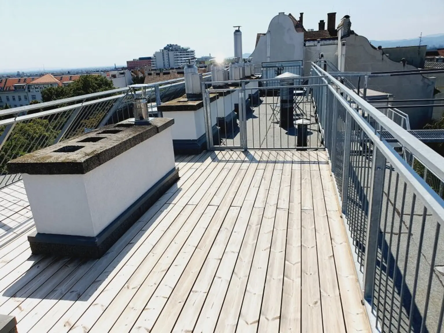 ERSTBEZUG - Sonnige Dachmaisonette mit 45m² Terrasse beim Hoffmann Platz