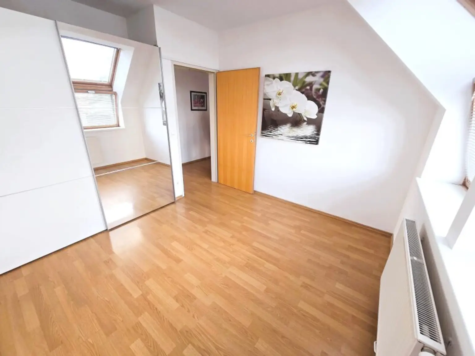 + Traumhafte Fernblickdachterrassenwohnung 80m² +  Dachterrasse 5,62 m² + Klimaanlage, moderne Dan-Küche + 4 lichtdurchflutete Zimmer +  €199.000,-  + Tiefgaragenplatz +