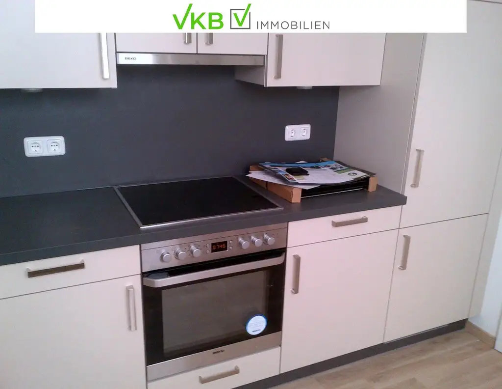 Braunau/Inn: Altbau-Mietwohnung in Braunau, direkt am Stadtplatz - auch als Büro nutzbar !