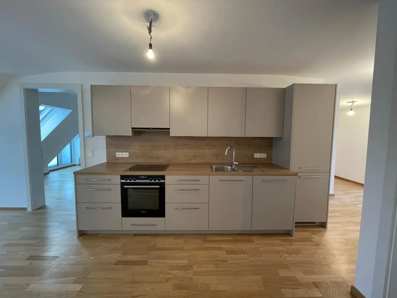 DACHGESCHOSS-Traum in Döbling: 3 Zimmer, sehr große Dachterrasse mit Ausblick, Balkon, 2 Loggien, Klimaanlage, Lift, Top-Ausstattung