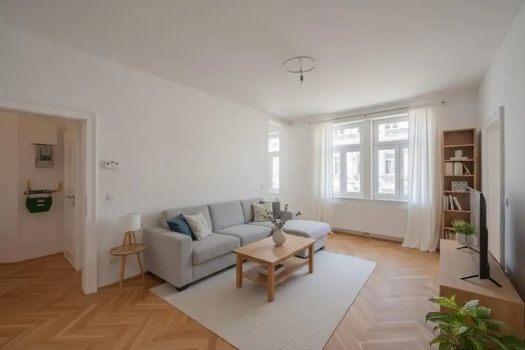 ERSTBEZUG Top sanierter Altbau mit Fernblick und Lift