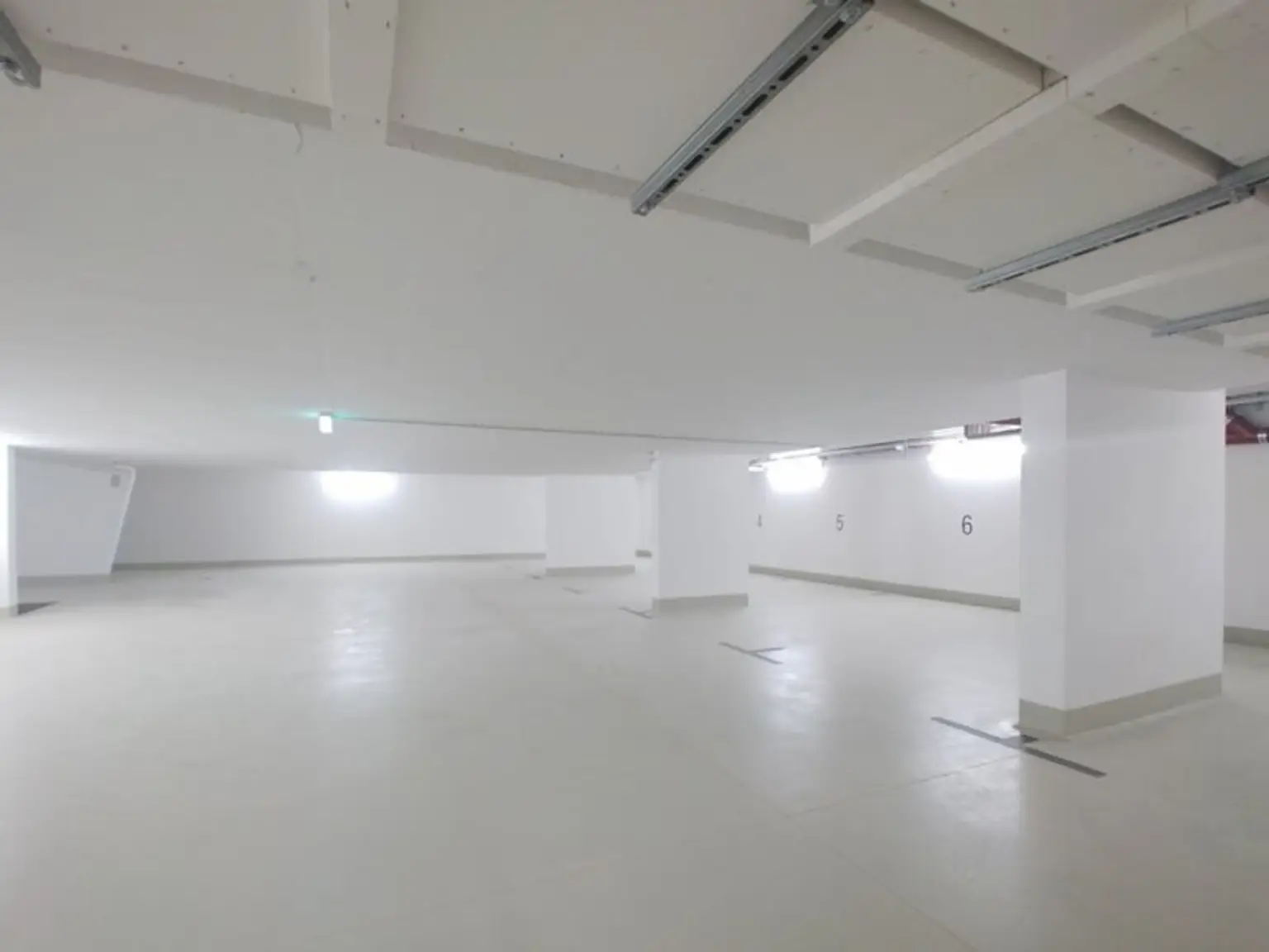 Hochwertige DG-Wohnung mit 3 Terrassen in der Staudgasse