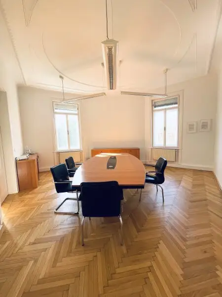 Repräsentative  Bürofläche/Praxis im Stilaltbau direkt beim Karlsplatz/Karlskirche  zu vermieten!