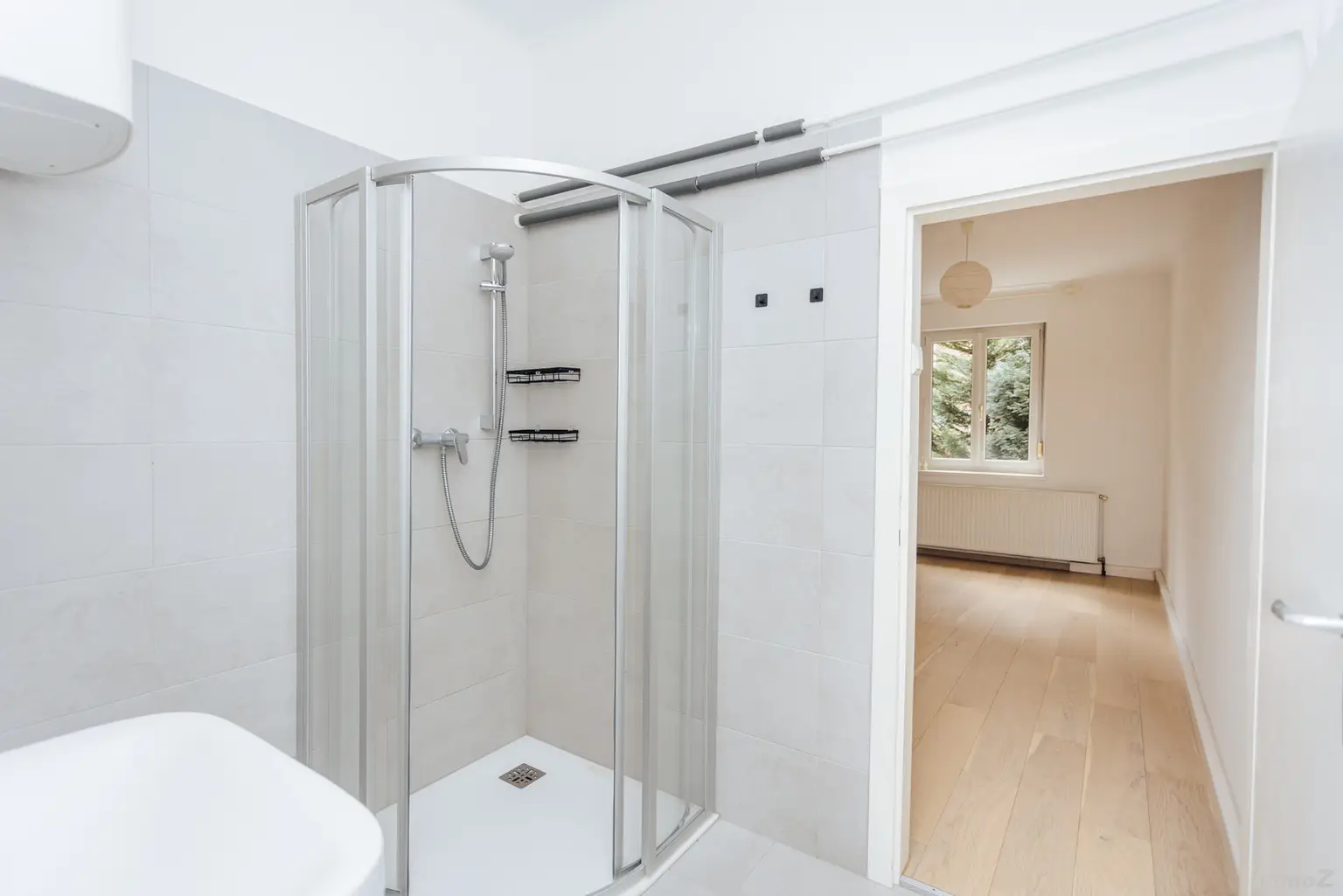 Badezimmer mit Dusche und WMA