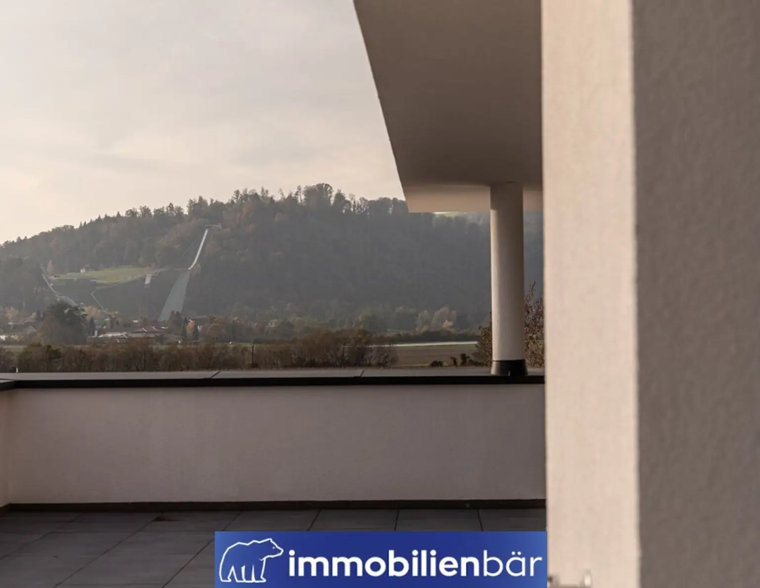 Traumhafte Dachgeschosswohnung in idyllischer Lage mit 128 m² großer Dachterrrasse - Jetzt einziehen