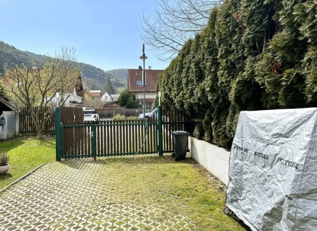 Familienhit mit Charme zum Toppreis (!) - gut geschnittene Doppelhaushälfte mit Garten & Pool in Gaaden