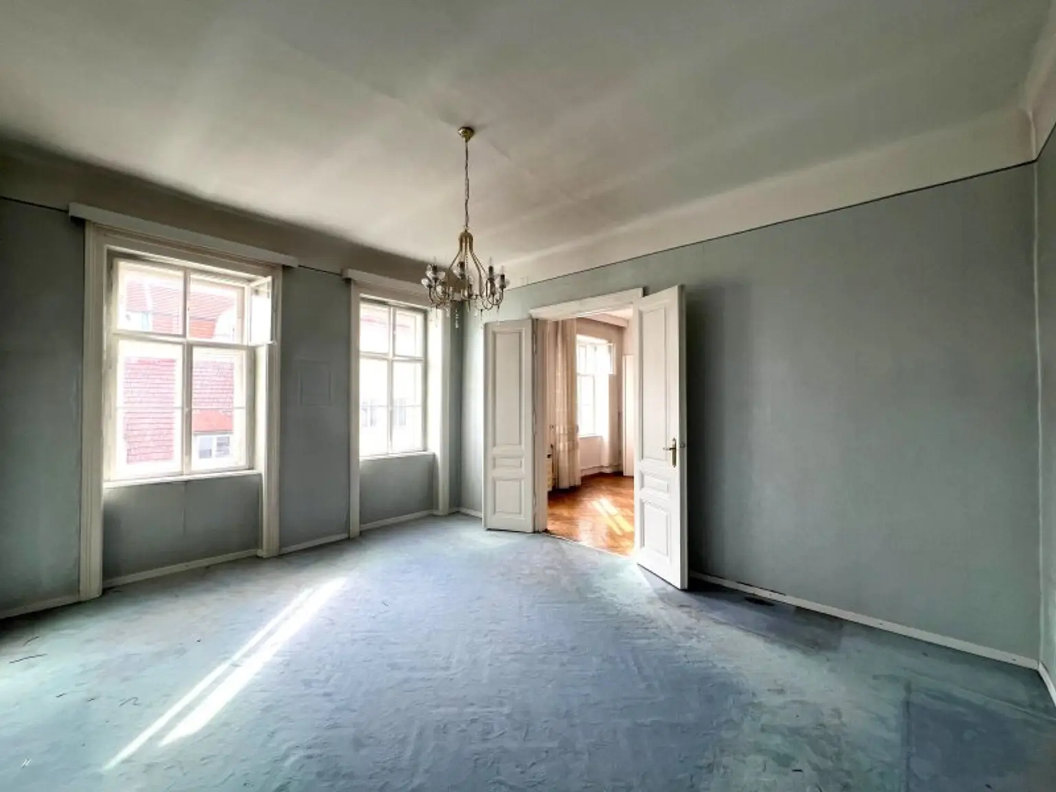 Altbau-Charme! 67 m² Wohnung beim Naschmarkt mit exklusiver Balkon-Möglichkeit in generalsaniertem Haus